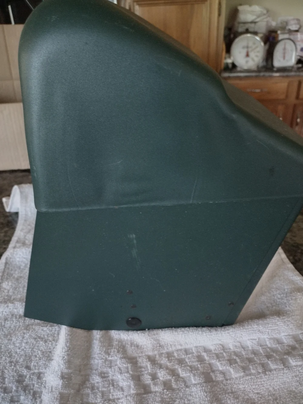 Heritage Farm Original Absilute Squireel Proof Bird Green Metal Model 7533 15 Lb